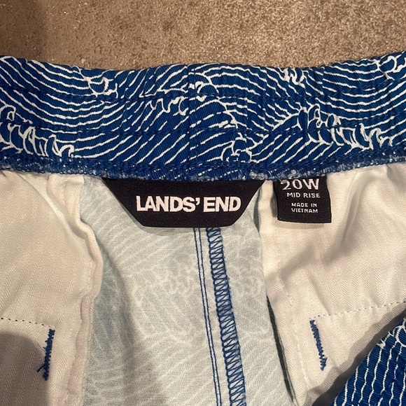Lands’ End Waves Print Shorts - Picture 5 of 6